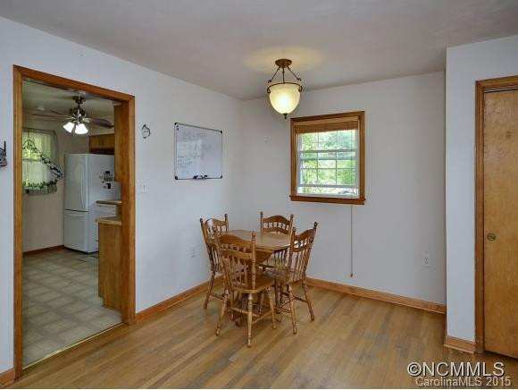 425 ROLLING HILLS ROAD - Photo 4