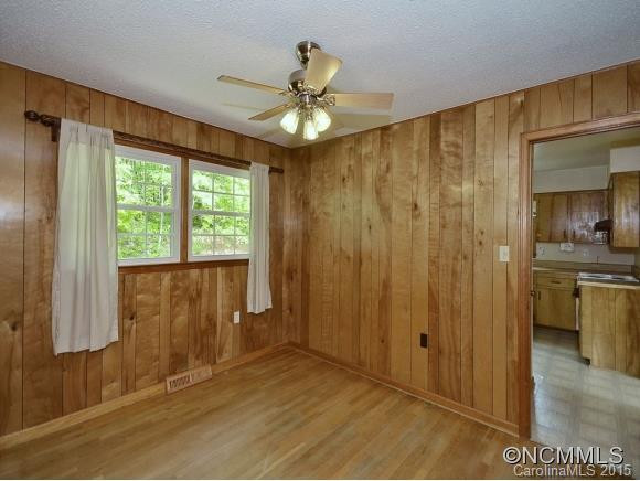 425 ROLLING HILLS ROAD - Photo 5