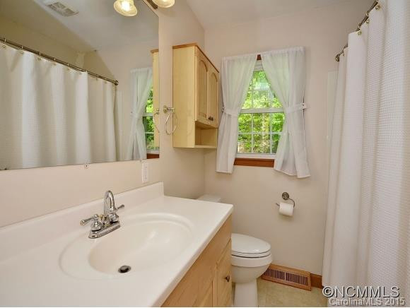 425 ROLLING HILLS ROAD - Photo 6