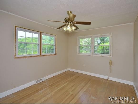 425 ROLLING HILLS ROAD - Photo 8