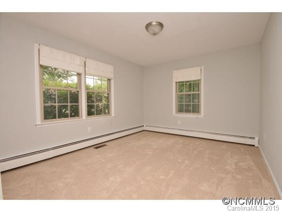 5 Forest Lane - Photo 12