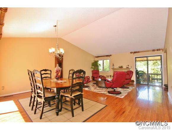124 Deerlake Drive - Photo 3