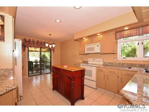 124 Deerlake Drive - Photo 4