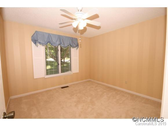 124 Deerlake Drive - Photo 10