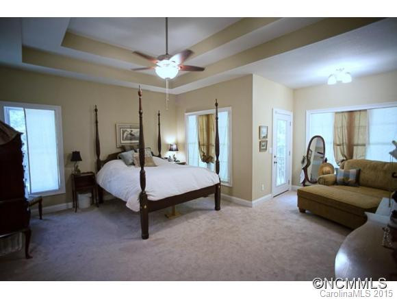 720 LYNDHURST DR. - Photo 11