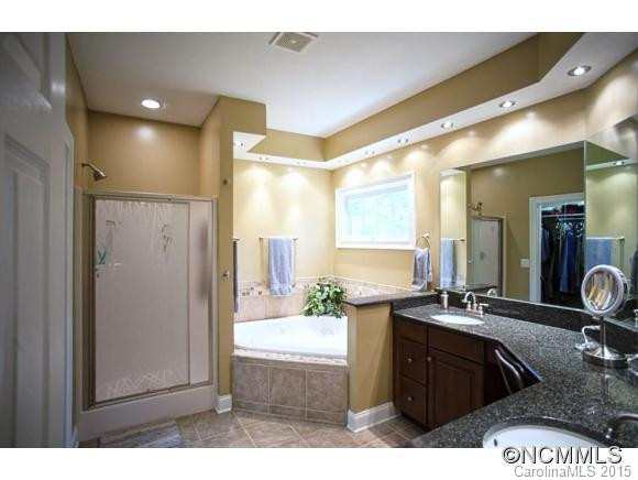720 LYNDHURST DR. - Photo 14