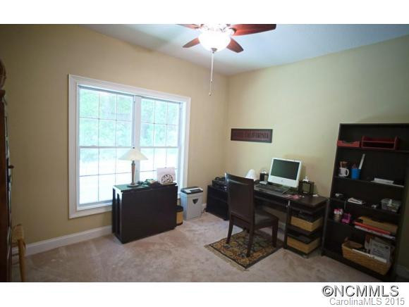720 LYNDHURST DR. - Photo 18