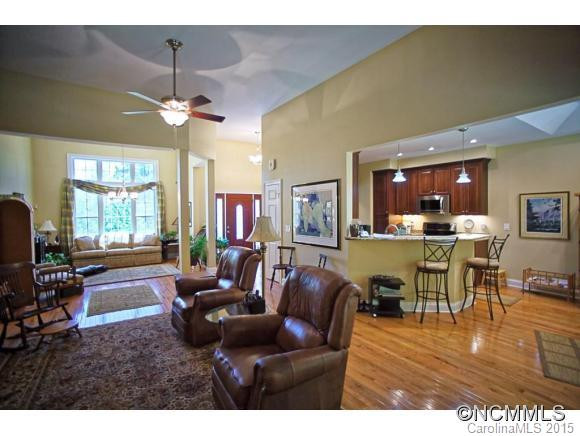 720 LYNDHURST DR. - Photo 4
