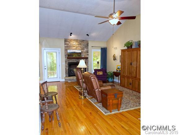 720 LYNDHURST DR. - Photo 5