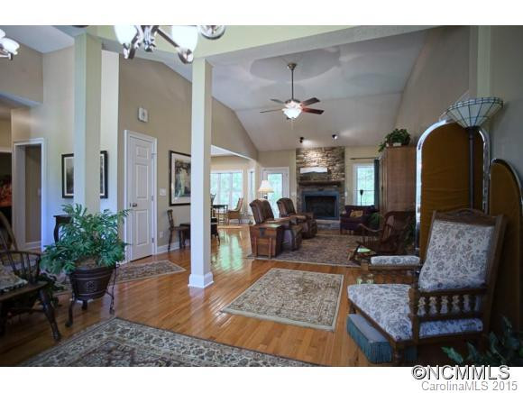 720 LYNDHURST DR. - Photo 6