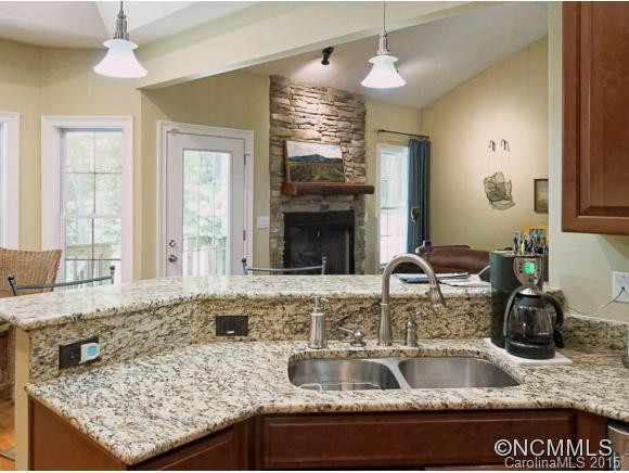 720 LYNDHURST DR. - Photo 8