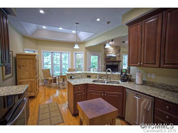 720 LYNDHURST DR. - Photo 9