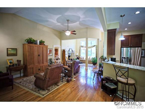 720 LYNDHURST DR. - Photo 10