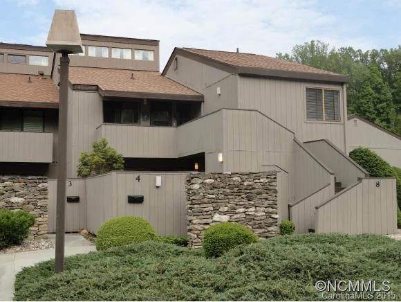 4 Lakemoor Lane