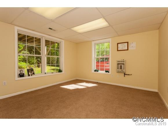 25 Falcon Crest Drive - Photo 18