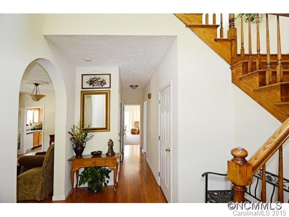 404 Stratford Rd - Photo 3