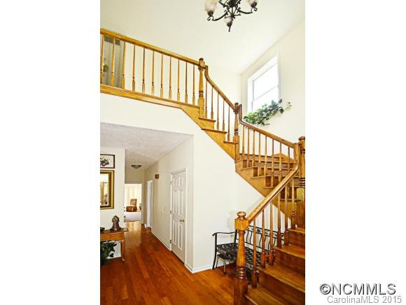404 Stratford Rd - Photo 4