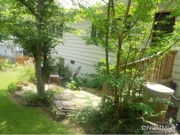 451 Boundary Street - Photo 2