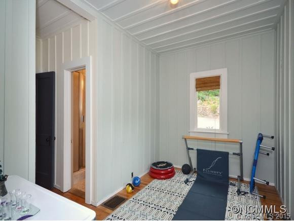 305 Longview Drive - Photo 18