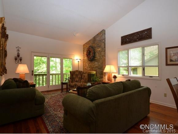 301 WHITE OAK DRIVE - Photo 2