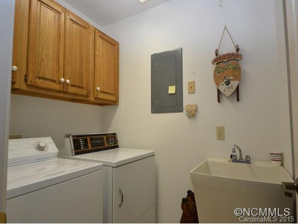 301 WHITE OAK DRIVE - Photo 9