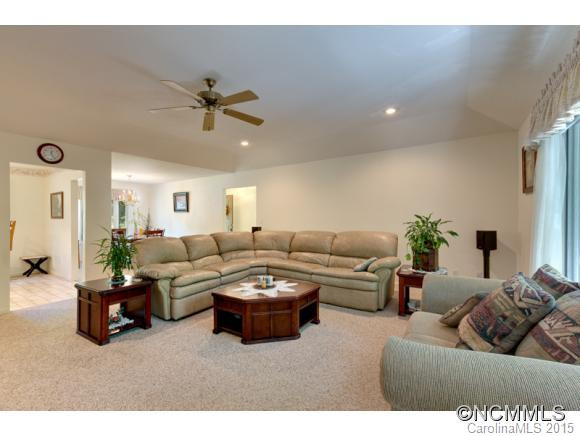 404 Greenstone Ln - Photo 3