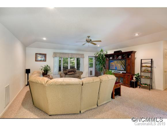 404 Greenstone Ln - Photo 4