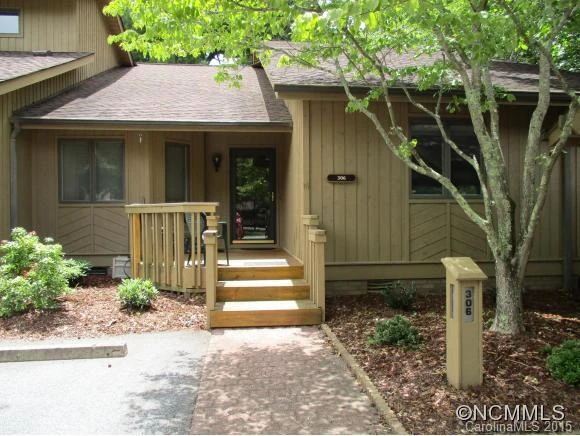 306 Laurel Oak Ln