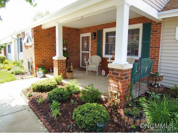 1012 Saddlebrook Drive - Photo 2