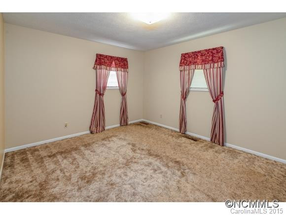 153 Wendy Lane - Photo 13