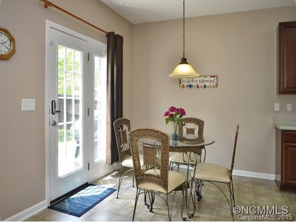 130 WOODFERN ROAD - Photo 10
