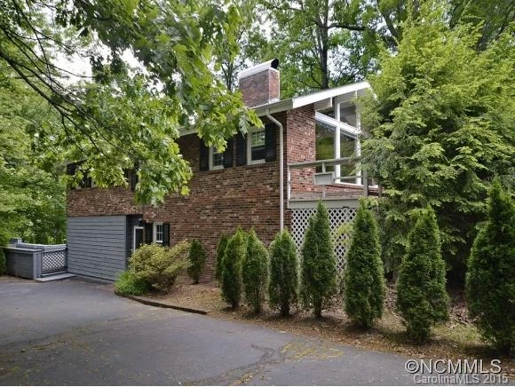 155 APPLE LANE