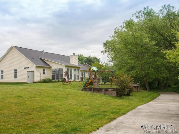 235 Meadow Pathway Dr - Photo 2