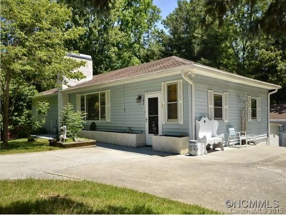 280 CRABAPPLE HILL LANE
