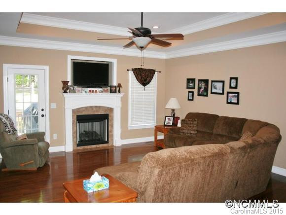 385 WHITE STONE DRIVE - Photo 4
