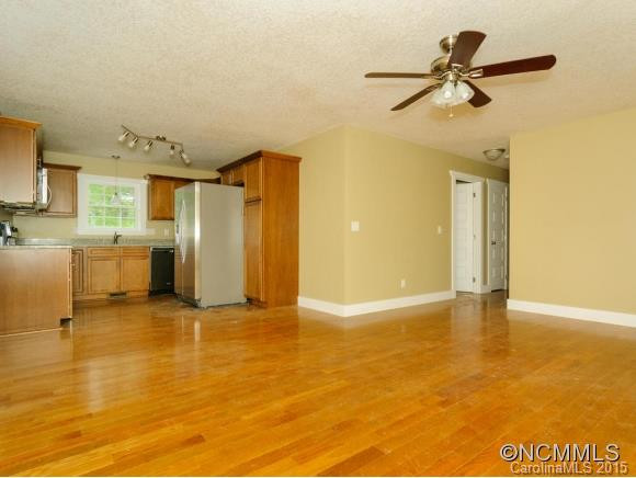 18 Alex Way - Photo 8