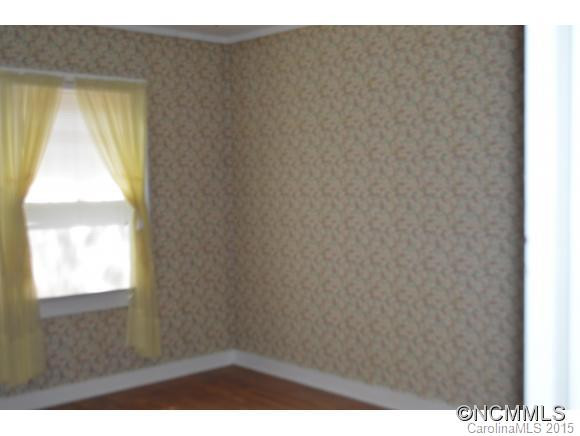 1711 Clairmont Drive - Photo 2