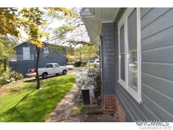 1711 Clairmont Drive - Photo 4