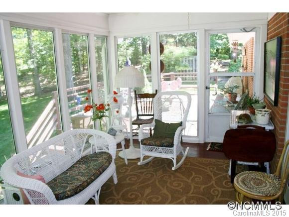 143 COLONIAL DRIVE - Photo 17