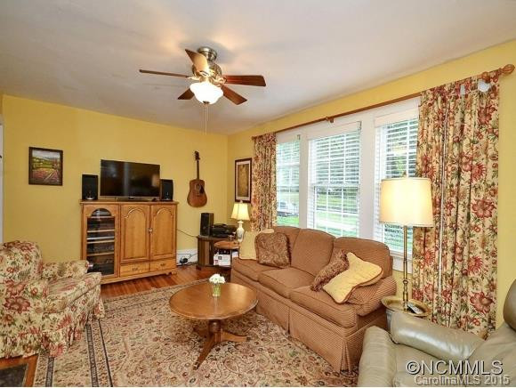 109 EASTWOOD - Photo 2