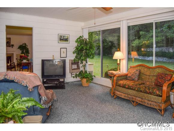 110 Hawthorn Drive - Photo 11