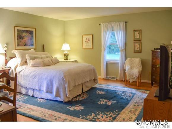 110 Hawthorn Drive - Photo 12