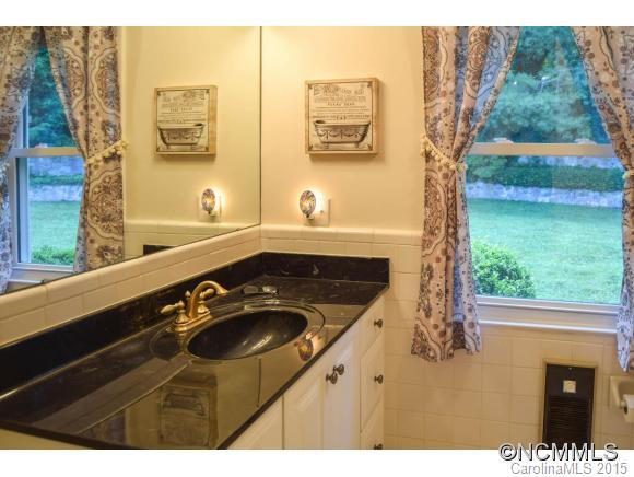 110 Hawthorn Drive - Photo 14