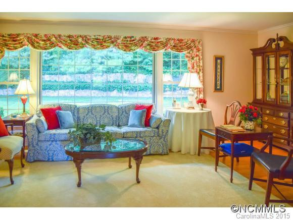 110 Hawthorn Drive - Photo 3