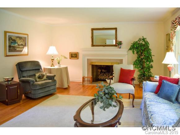 110 Hawthorn Drive - Photo 4