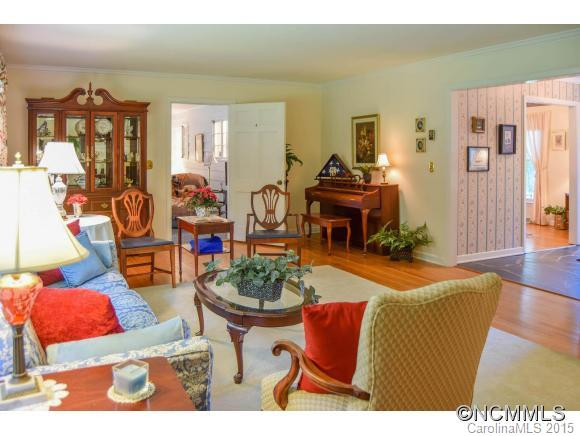 110 Hawthorn Drive - Photo 5