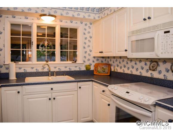 110 Hawthorn Drive - Photo 8