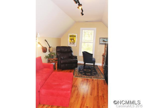 16 Lancaster - Photo 17