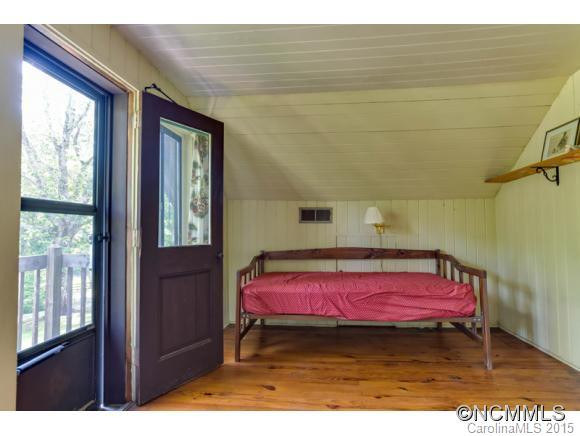 936 Golden Road - Photo 12
