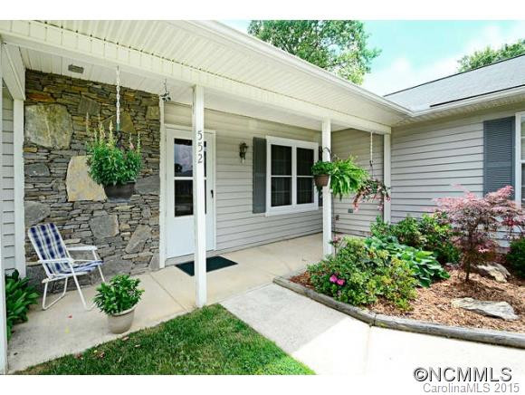 552 Woodfield Lane - Photo 2